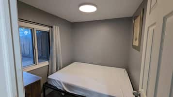 1 bedroom, internet, bed sheets