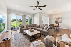 Smart TV, video games, books, printers - Luxe Sawgrass Golfers Retreat - Private Beach Access (Ponte Vedra Beach)