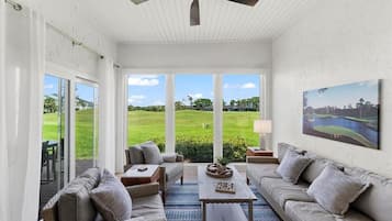 Una Smart TV, videojuegos, libros, una impresora