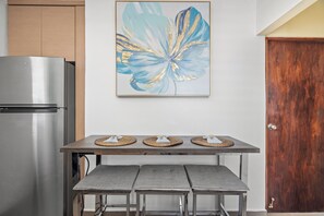 Interior - The Jewel of Levittown: Charming 2-bedroom apartment with WiFi, AC in Toa Baja (Toa Baja)