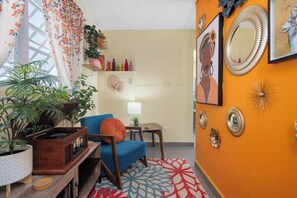 Interior - The Jewel of Levittown: Charming 2-bedroom apartment with WiFi, AC in Toa Baja (Toa Baja)