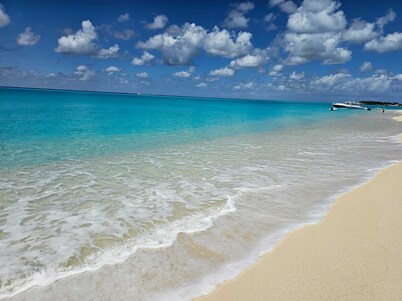 New Luxury Oceanfront Home – Port Royale, South Bimini. Starlink WiFi, A/C, Dock