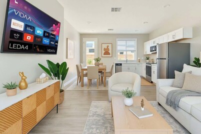 Relaxing 2BD | 3Bed | 70" Smart TV | Free Parking