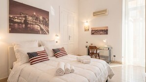 2 bedrooms, desk, travel crib