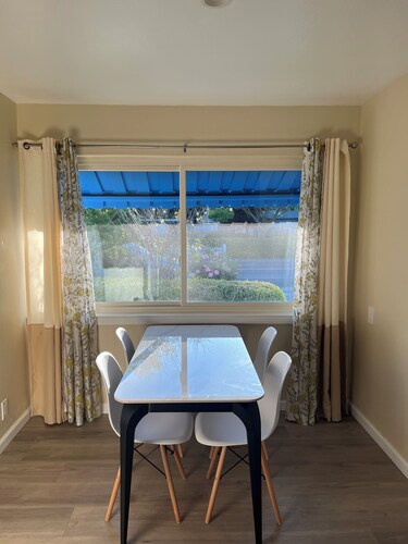 Charming 3-Bedroom House & 2 Bathroom with WiFi, AC in Delightful East Palo Alto