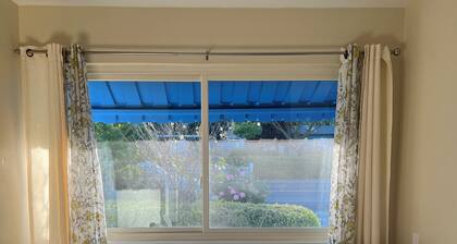 Charming 3-Bedroom House & 2 Bathroom with WiFi, AC in Delightful East Palo Alto