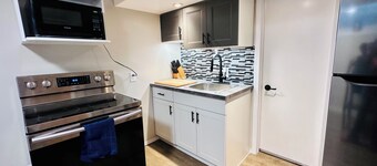 Your Clean Clubhouse in St Boniface. Perfect for Students/Short term home away!