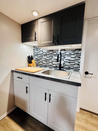 Your Clean Clubhouse in St Boniface. Perfect for Students/Short term home away!