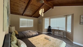 4 Schlafzimmer, Schreibtisch, Bügeleisen/Bügelbrett, kostenloses WLAN
