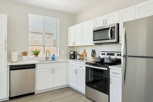 Stylish 3BR Retreat | King Bed + 2 Doubles