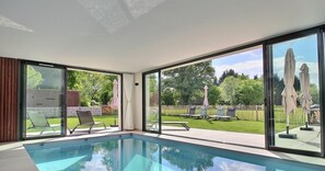 Piscina interna, piscina aquecida