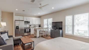 1 slaapkamer, een strijkplank/strijkijzer, wifi, beddengoed