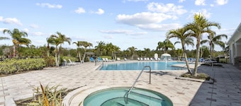 Trafalgar Resort Community Pool and Gym, Private Pool!