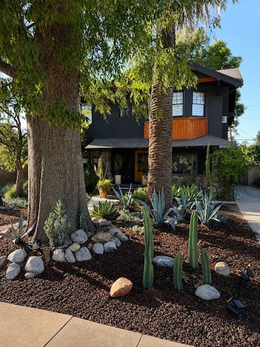     Private Suite Near Fairplex & Downtown Pomona + historical neighborhood,