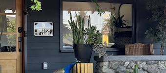 Charming 1-bedroom house with WiFi and AC in Pomona