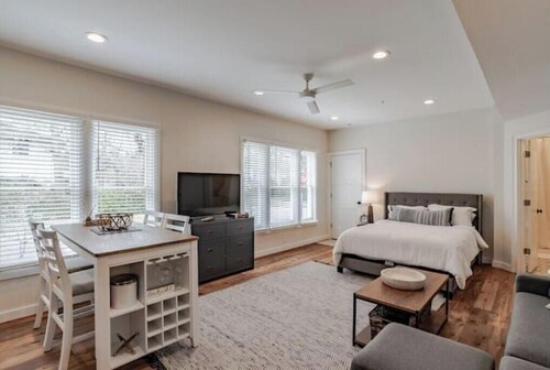 Cutest Studio on Church Street!