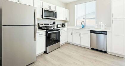Premium 3Bed | 2BR | 2Bath | 70" Smart TV | 2Bath