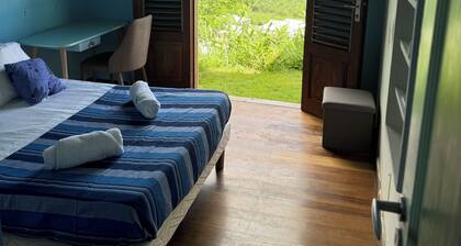 Get away from it all: bedroom in architect-designed house with sea view!