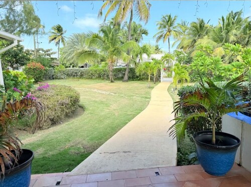 Charming 3-bedroom villa with Pool, WiFi, AC in Long Bay near Sam Lords Castle.