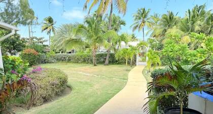 Charming 3-bedroom villa with Pool, WiFi, AC in Long Bay near Sam Lords Castle.