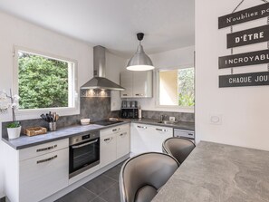 Kühlschrank, Mikrowelle, Ofen, Geschirrspüler