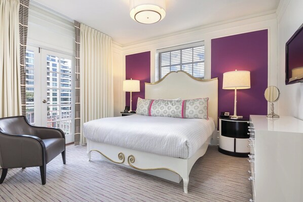 Tabla de planchar con plancha, wifi gratis y ropa de cama 