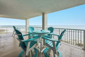 Outdoor dining - Summer House 501B Corner Condo | Oceanfront | Pools, Hot Tub, Tennis | My Beach Getaways (Orange Beach)