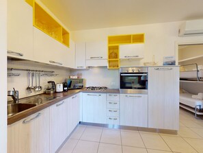 Kühlschrank, Mikrowelle, Ofen, Geschirrspüler