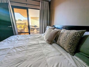 2 bedrooms, in-room safe, iron/ironing board, free WiFi