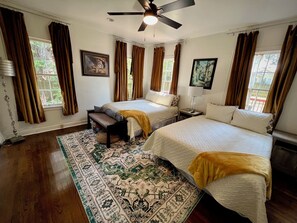 3 bedrooms, iron/ironing board, free WiFi, bed sheets - Historic S. Highlands Charming Cottage by Betty Virginia Park! (Shreveport)