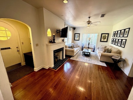 Smart TV. Historic S. Highlands Charming Cottage by Betty Virginia Park!