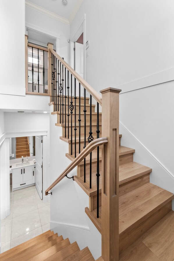 Interior - Modern Private 3BR House (Vancouver)