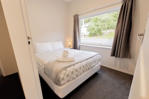 3 bedrooms, WiFi - Central | Affordable Base | Unit 1 - KK63101 (Kaikoura)