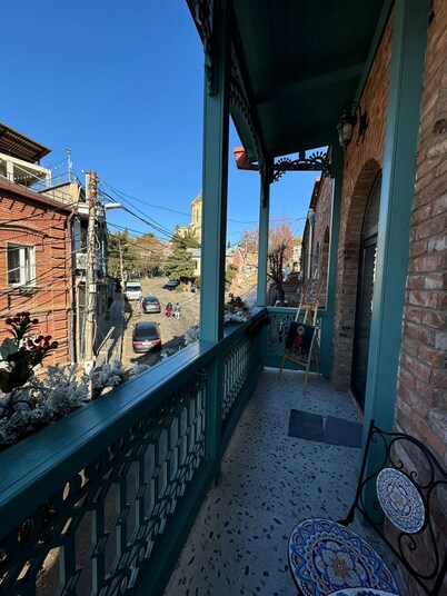 Luxury Guesthouse with 4 Premium Bedrooms & Private Wine Cellar