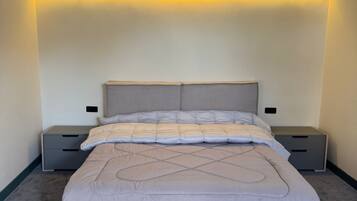 4 bedrooms, iron/ironing board, free WiFi, bed sheets