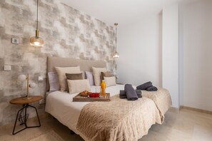 3 chambres, fer et planche à repasser, lit de bébé portatif