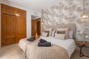 3 chambres, fer et planche à repasser, lit parapluie, Wi-Fi gratuit