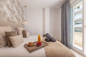 3 quartos, ferros/tábuas de passar roupa, berço de viagem