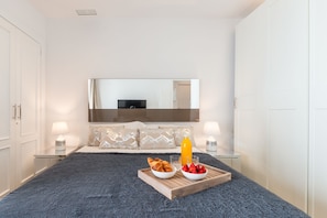 3 chambres, fer et planche à repasser, lit de bébé portatif