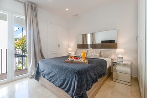 3 bedrooms, iron/ironing board, travel crib, free WiFi - House Aloha 18 Puerto Banus Marbella (Marbella)