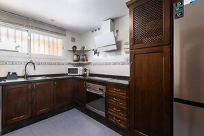 Kühlschrank, Mikrowelle, Ofen, Geschirrspüler