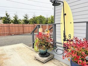 Property grounds - Family Oasis w/Hot Tub in Bayside (Bayside)