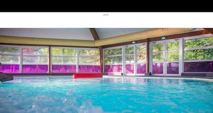 HVD153 (4/H) Putter Recreatiewoning aan bosrand