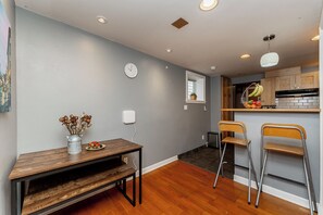 Mikroaaltouuni, uuni, liesi, astianpesukone