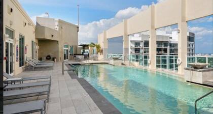 3-bedroom condo in marvelous Fort Lauderdale with WiFi, AC, fitness room