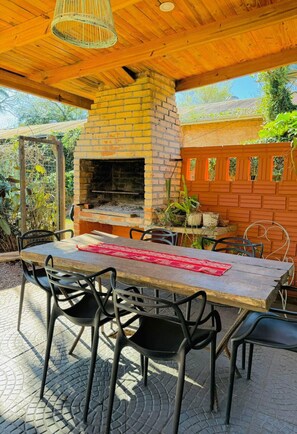 Outdoor dining - Encantadora casa Tuchita House en Cataratas del Iguazú (Puerto Iguazú)