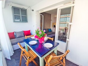 Dining - Diamant bleu by Interhome (Six Fours La Coudoulière)