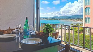 Dining - Diamant bleu by Interhome (Six Fours La Coudoulière)