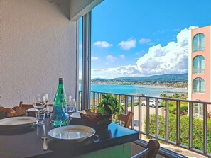 Dining - Diamant bleu by Interhome (Six Fours La Coudoulière)