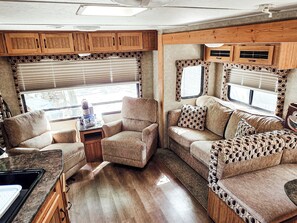 Smart-tv och eldstad